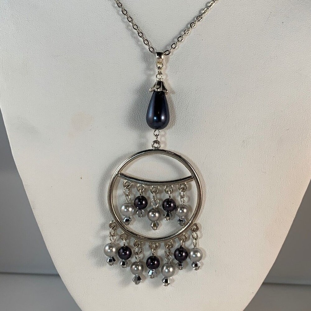 Silver Tone Trace Style Chain Necklace W/Black And Silver Beaded Pendant (NA38)